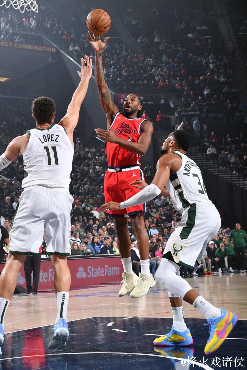 伦纳德半场表现平平:11投5中,三分全失仅得11分 伦纳德半场表现平平:11投5中,三分全失仅得11分